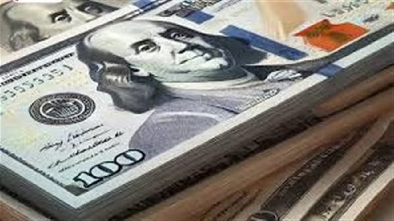 تحركات مفاجئة في سعر الدولار مقابل الجنيه قبل بداية تعاملات يوم الأحد